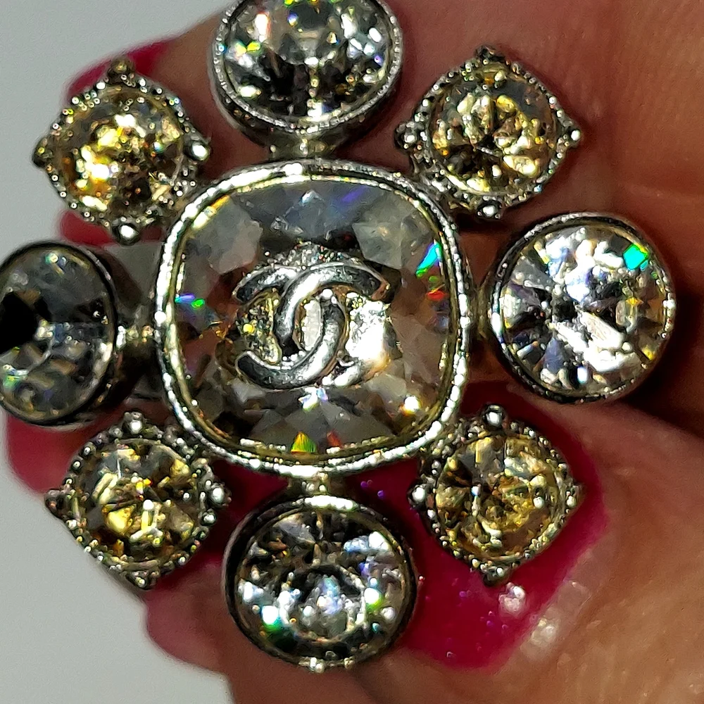 CHANEL Camelia Floral Swarovski Crystals Cocktail Ring in Silver. Sz 6.25